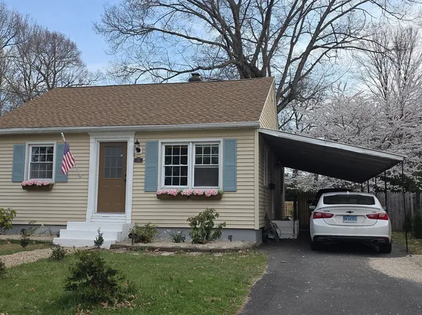 122 Deepwood Drive, Manchester, CT 06040