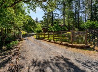 905 Summit Loop, Grants Pass, OR 97527