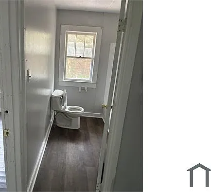 1904 Riverside Dr — Photo 2