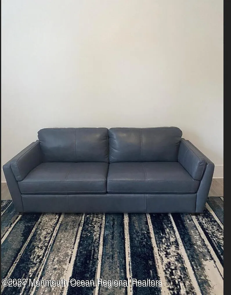 3 bed, 2565 sqft, $2,300 — Photo 3