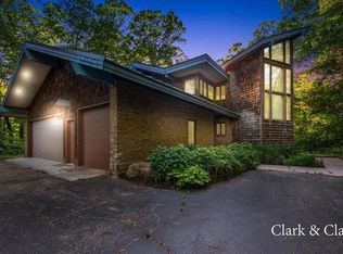 10115 Augusta Valley Ct SE, Ada, MI 49301