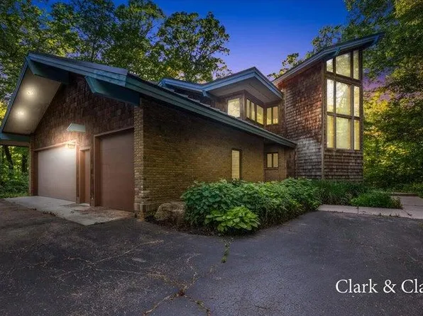 10115 Augusta Valley Ct SE, Ada, MI 49301