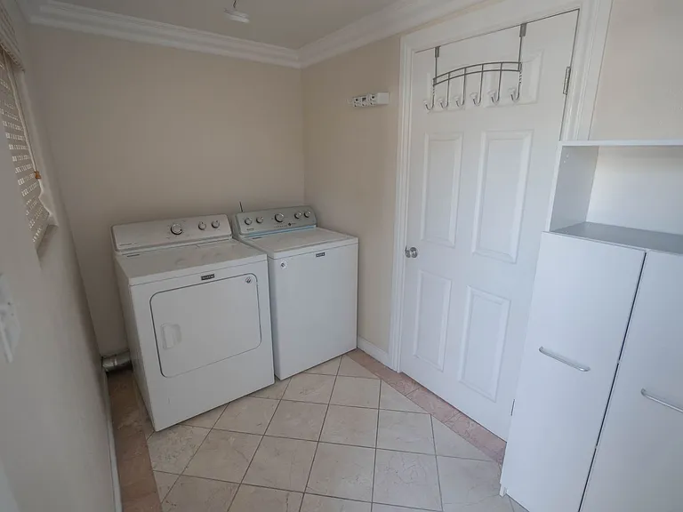 4215 Camero Ave — Photo 10