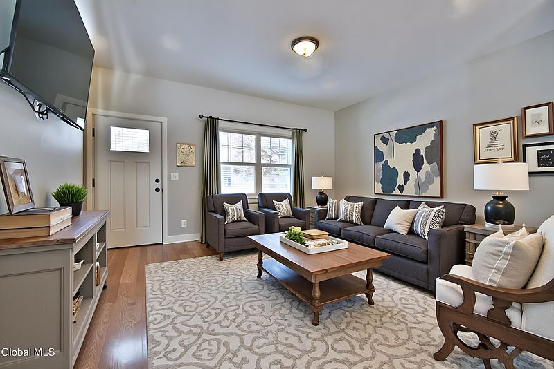 5th image of 10 Linden Lane
