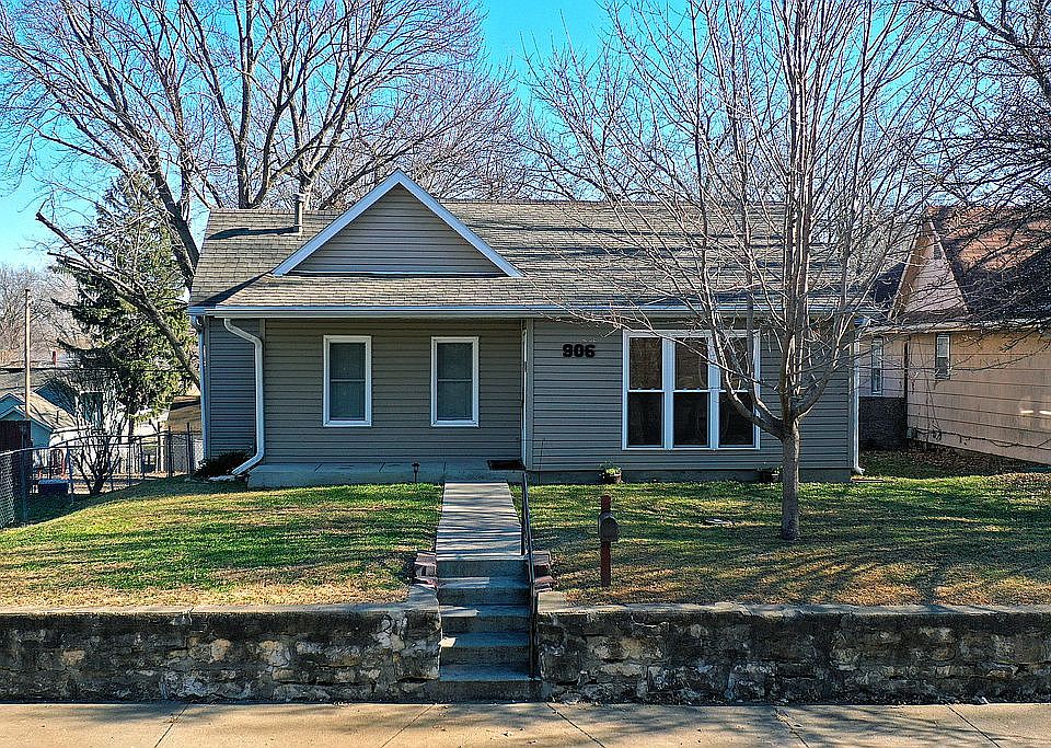 1st image of 906 N 8th St