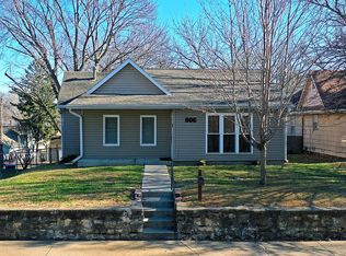 906 N 8th St, Leavenworth, KS 66048