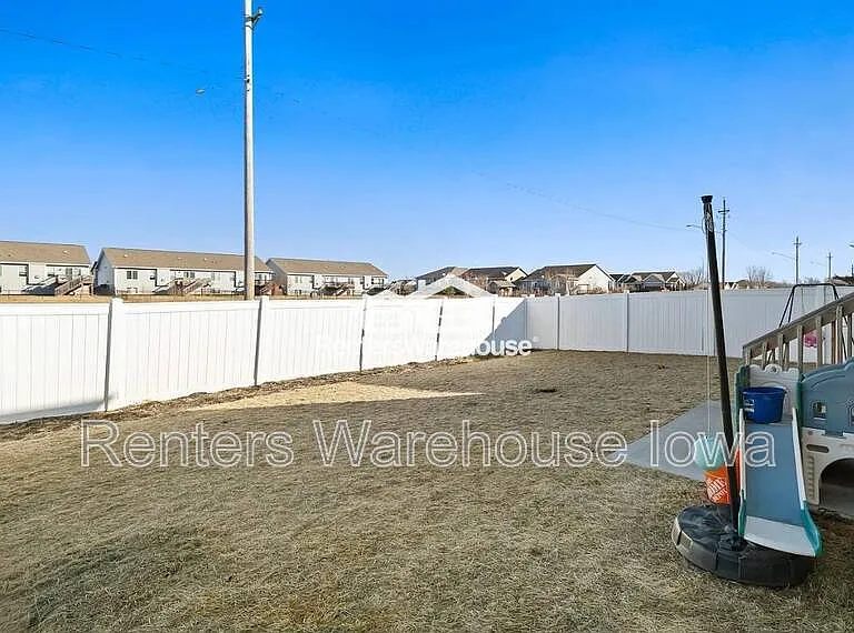 602 Elizabeth Ln NW — Photo 11