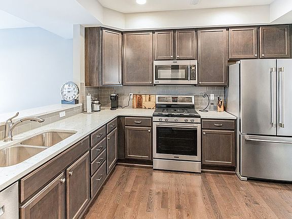 4th image of 2531 W Towne St #60