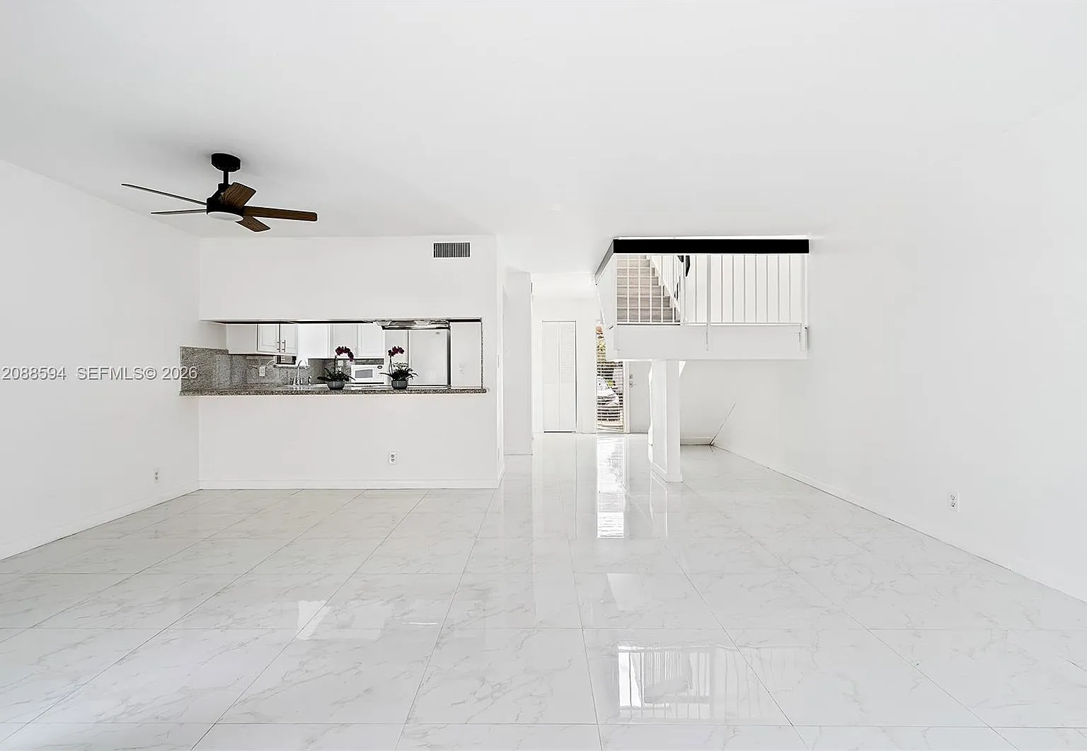 Maplewood Townhouses Cond — Photo 4