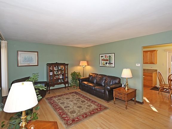 4th image of 653 Catalpa Ln