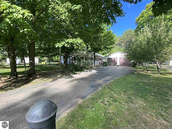 4th image of 2859 Ironwood Dr E