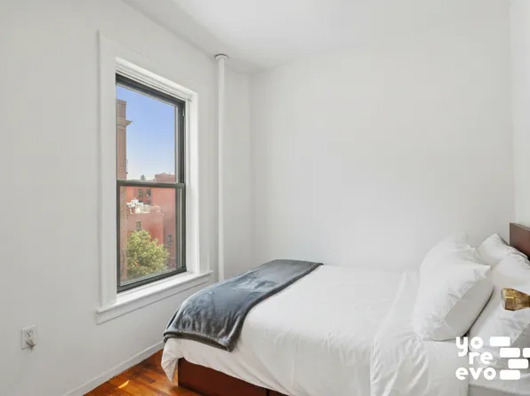 227 West 11th Street image 6 of 8