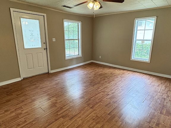 3rd image of 1108 Evergreen St