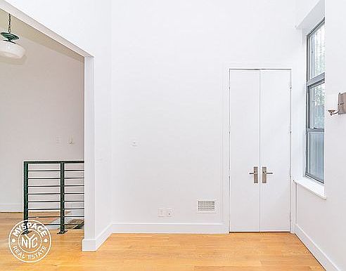 5th image of 943 Willoughby Ave #667