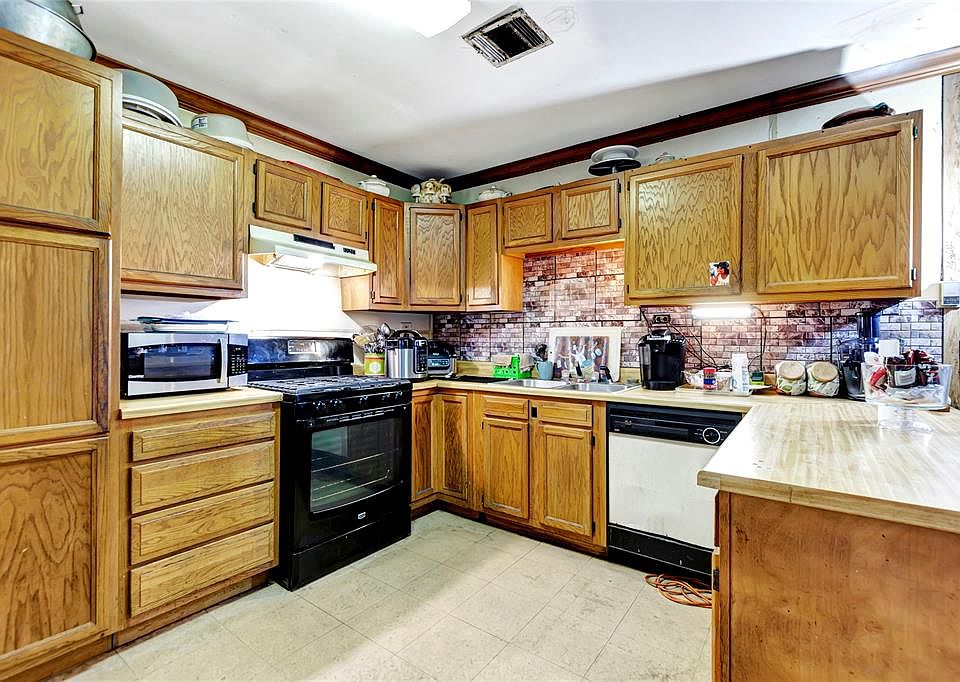 415 N 6th St, La Porte, TX 77571 Zillow