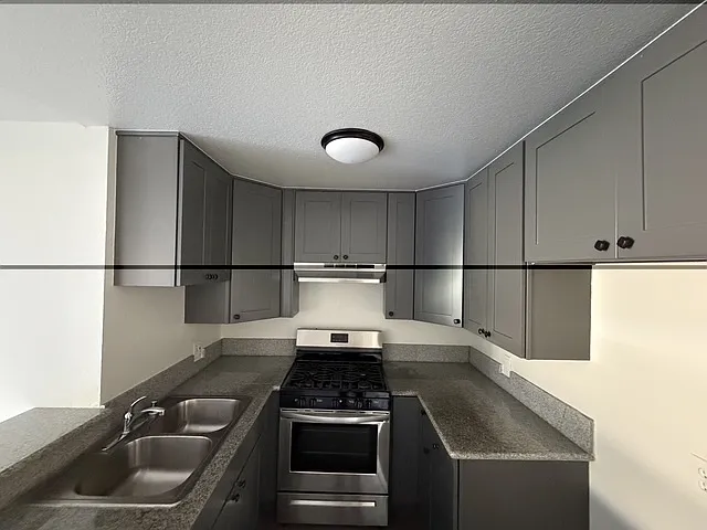 1240 N Cherokee Ave — Photo 10