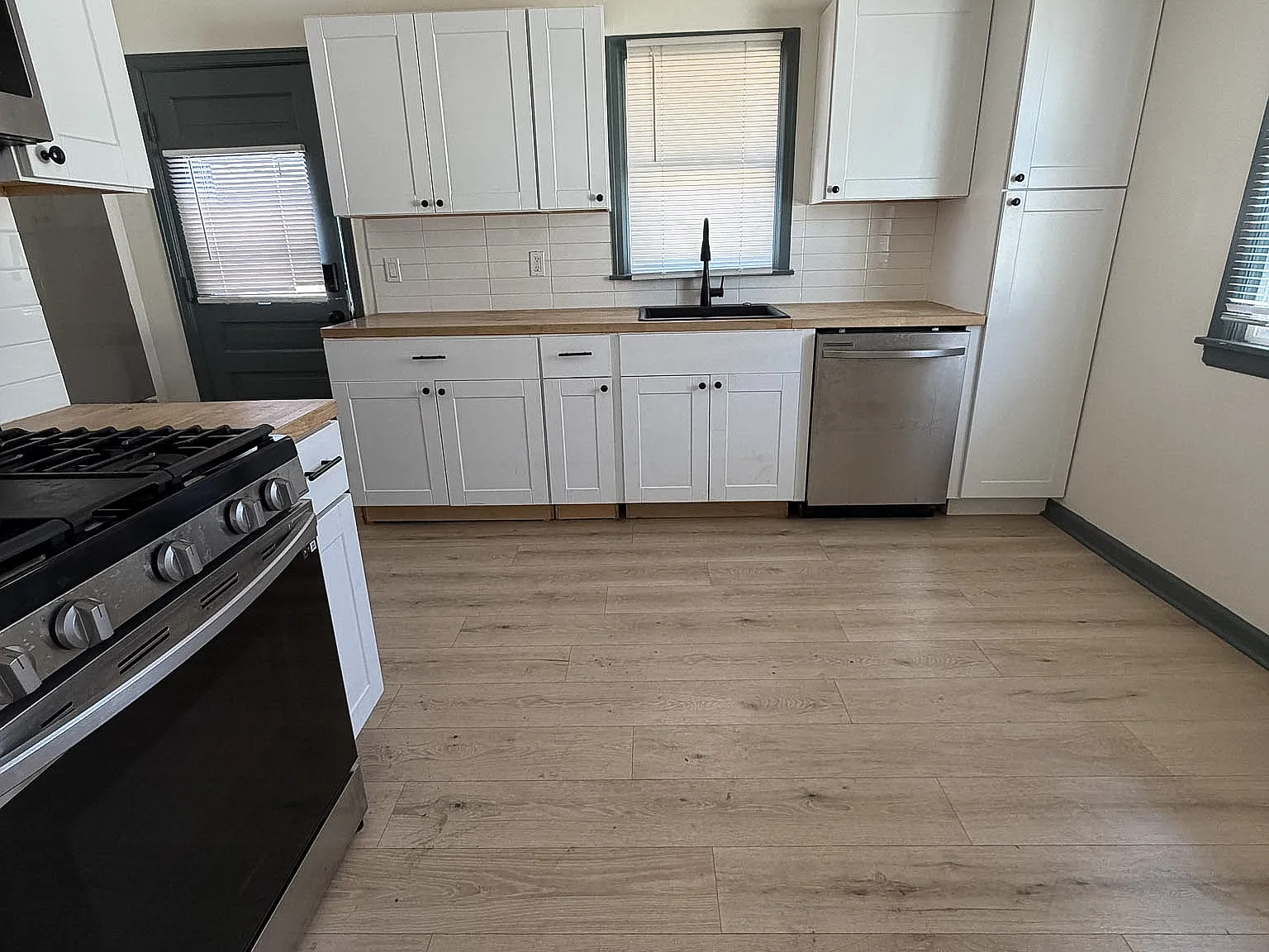 2 bed, 800 sqft, $1,600 — Photo 3