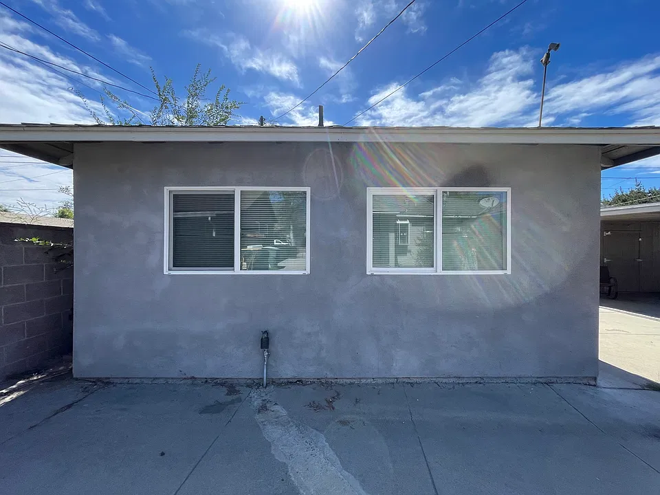 253 E Bernard Way