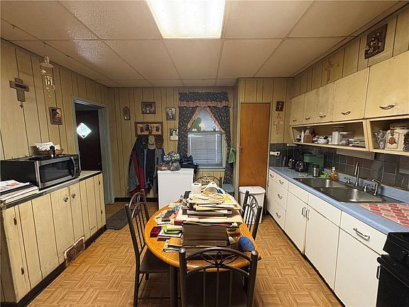 5th image of 1614 Johnston Ave
