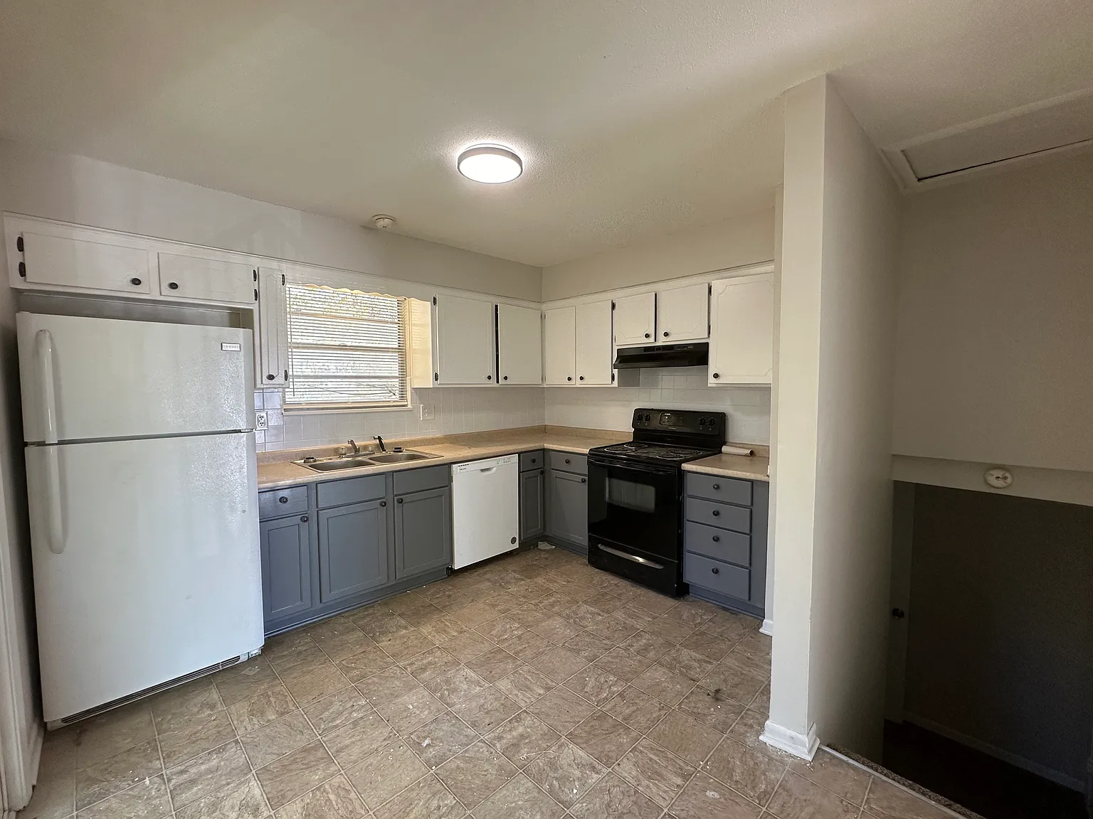 3 bed, $1,300 — Photo 4