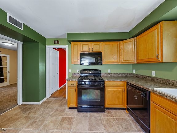 5th image of 21143 Westwood Ave