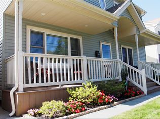 332 Jervis Ave, Copiague, NY 11726