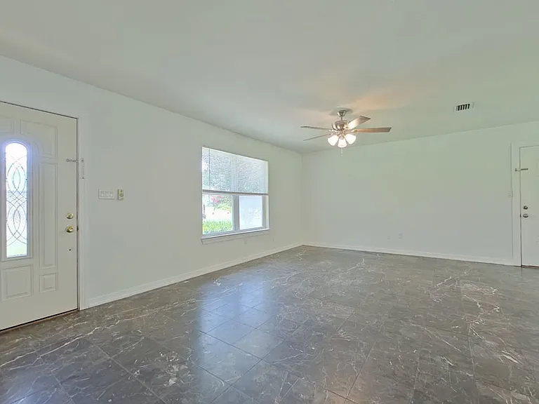 410 Wildwood St — Photo 3