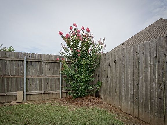 5th image of 307 Barker Dr #3