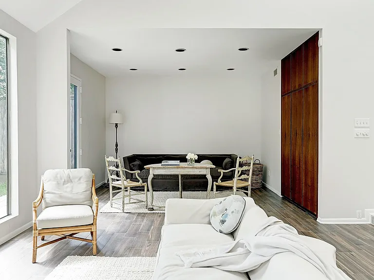 5300 Mercer St #9 — Photo 2