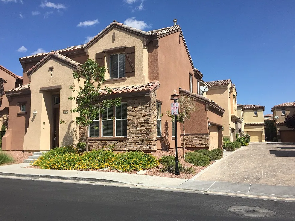 Stunning upgrades make this a perfect home for you! — Photo 2