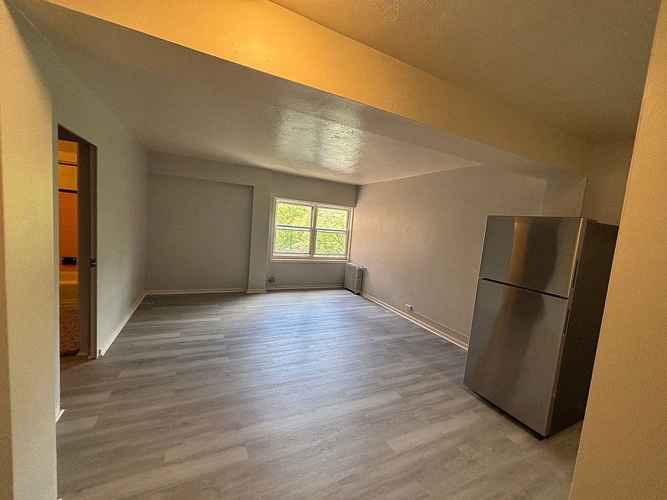 2nd image of 7327 N Rogers Ave APT 407