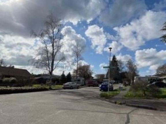 Exterior Neighborhood (street photo)