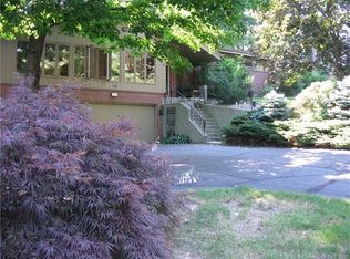 216 Ludlow Rd, Manchester, CT 06040