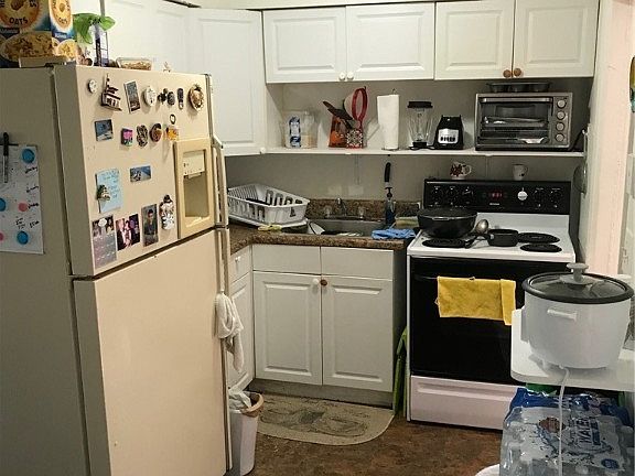 3rd image of 1108 Wesley St W