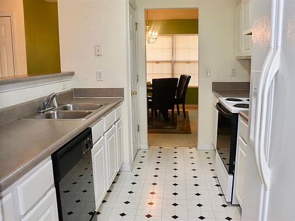 4th image of 108 Hillandale Ct