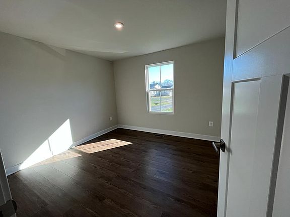 4th image of 25 Archer Dr