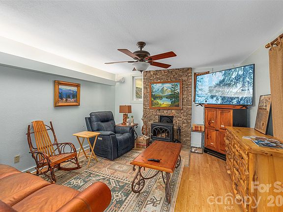 3rd image of 12 Bear Cove Ln