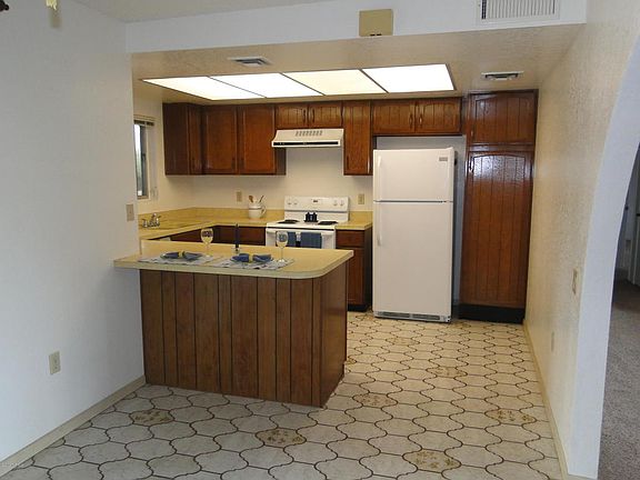 4th image of 32 W Calle Melendrez