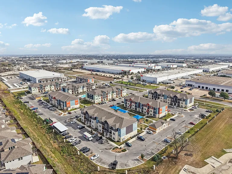Grand Station Apartments — Photo 34