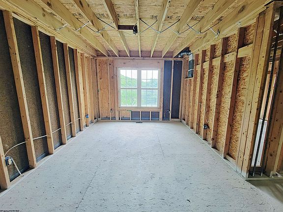 3rd image of 20 Hillcrest Dr