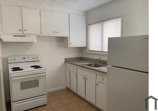 2nd image of 8522 Macarthur Blvd #D