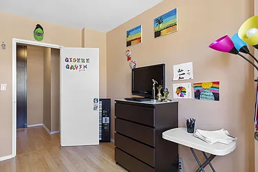 Sold by Thomas Lipovetsky, LREB