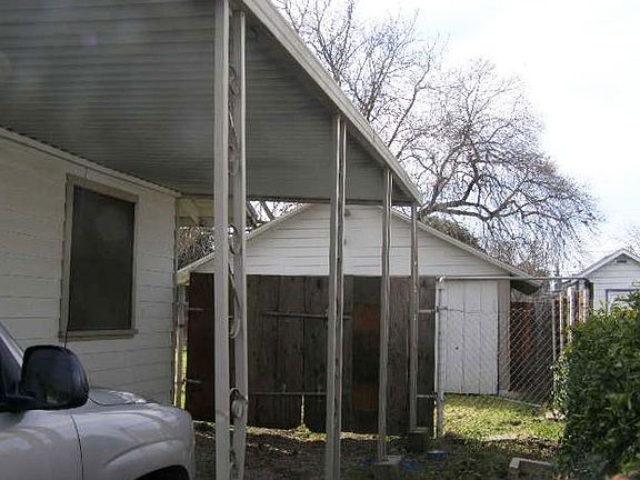 3rd image of 911 S Gertrude Ave
