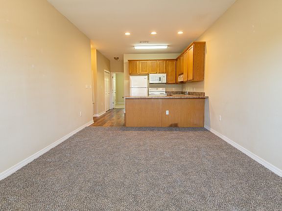 5th image of 2504 Gladiolus St #A