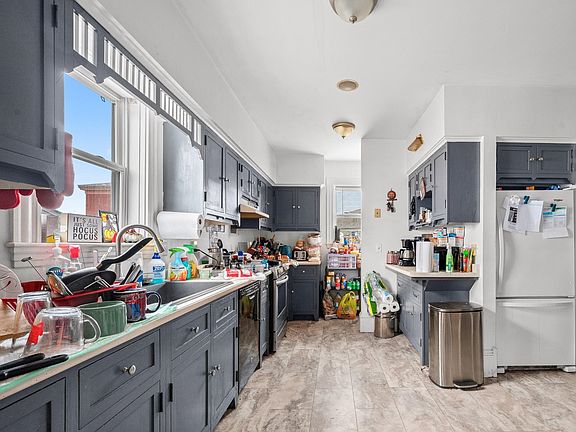 4th image of 181 Willard Street