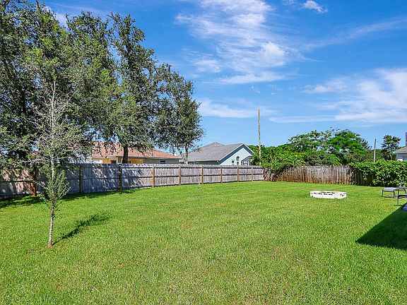 5th image of 1205 SW Alcantarra Boulevard