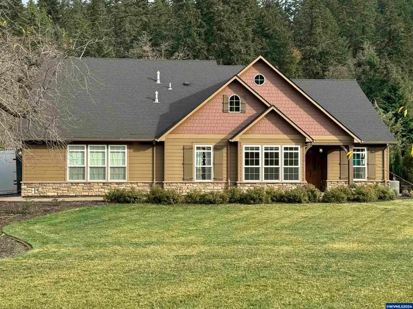 1159 S Water St, Silverton, OR 97381