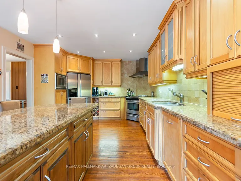 195 Burbank Dr — Photo 29