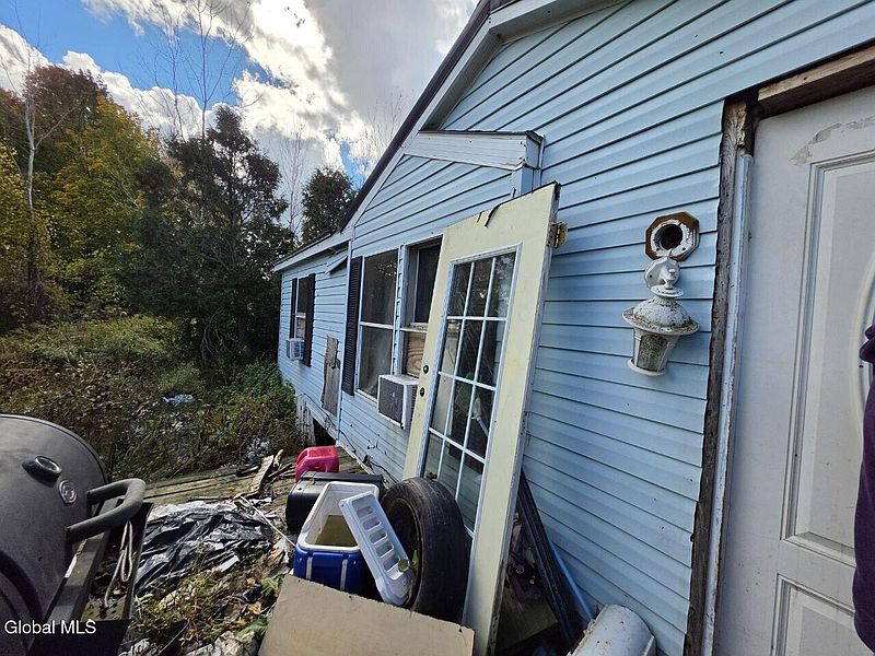 2nd image of 15681 Archer Road