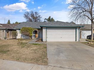 636 W Wren Dr, Visalia, CA 93291